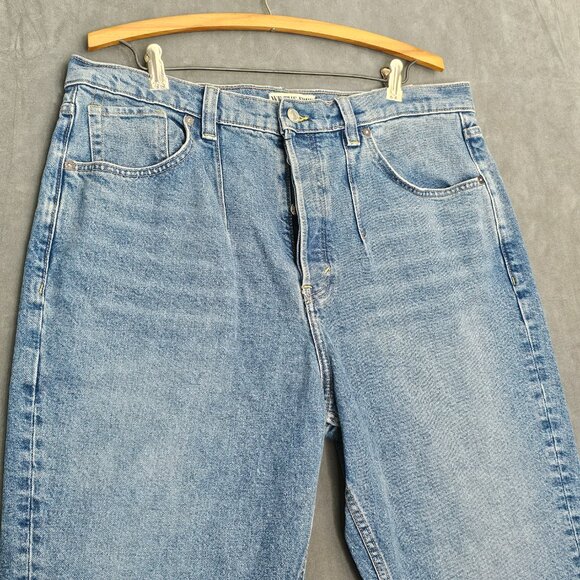 We The Free People Women 34 Distressed MidRise Button Fly Straight Jeans A3-37 - Picture 2 of 5